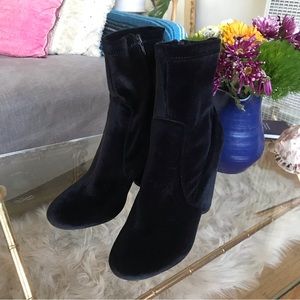 Steve Madden black faux ultra suede side zipper boots. Round toe